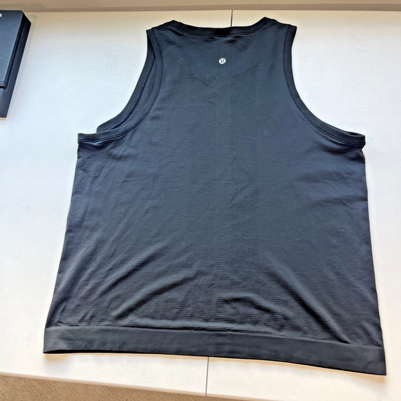 Lululemon Women SZ 12 Swiftly Breathe Relaxed Muscle Tank Top Black Breathable - Picture 2 of 7